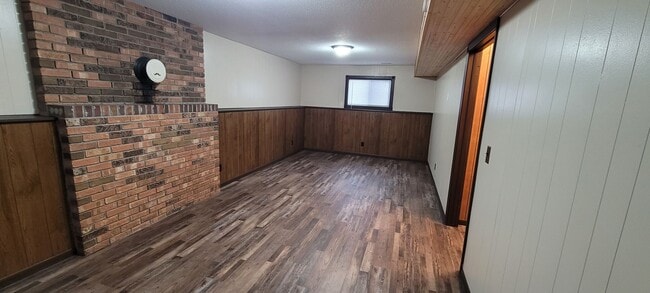Building Photo - 306 Norwood Dr NE