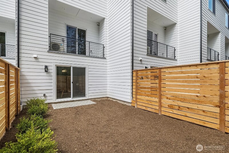 Building Photo - 1520 Hollow Dale Pl