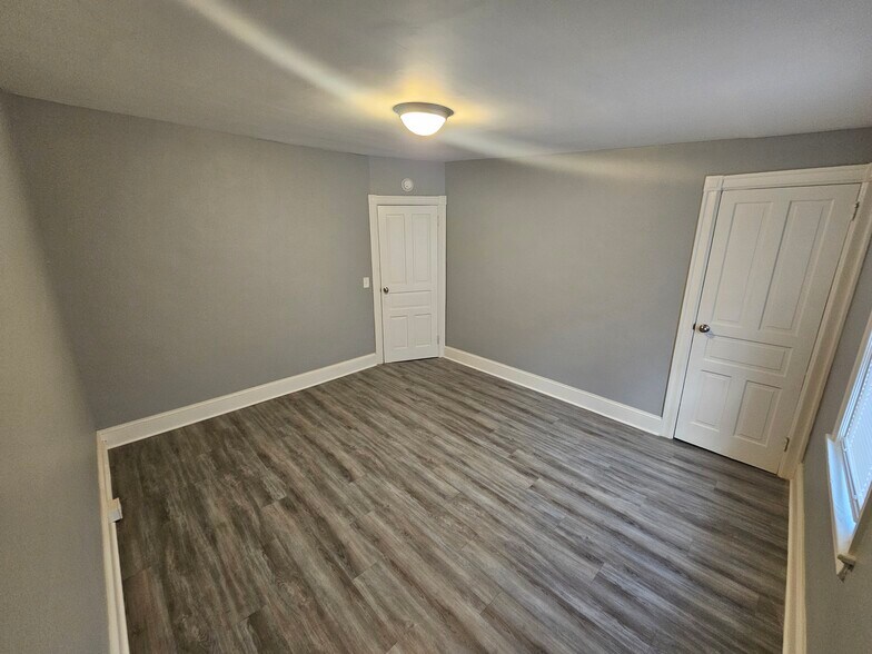 Building Photo - 1650 Mineral Spring Rd