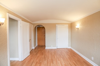 Building Photo - 1061 W Rosemont Ave