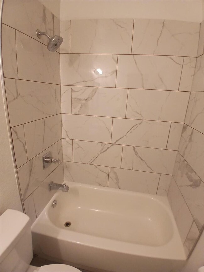 Building Photo - 1320 NE 146th St