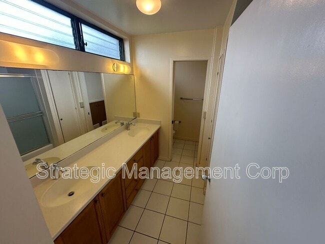 Building Photo - 3717 Manini Way