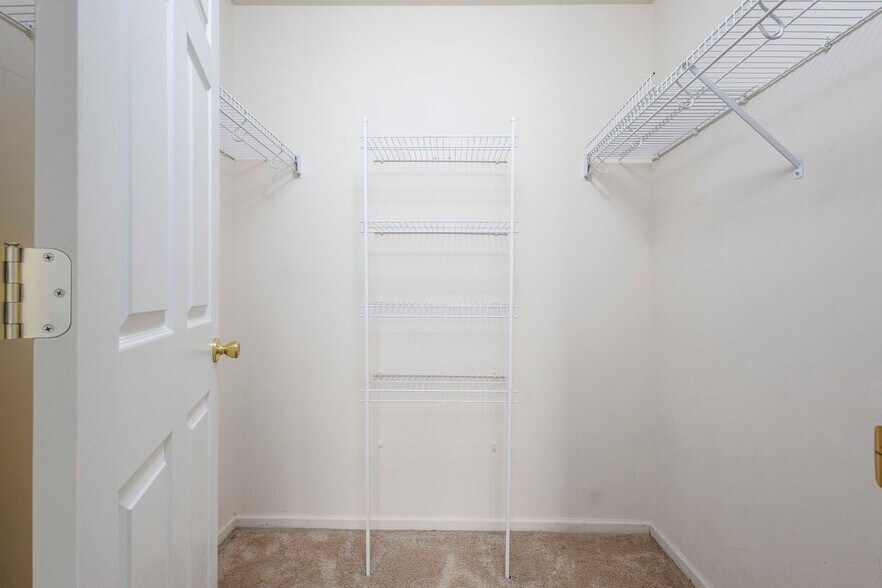 Building Photo - 4289 Berkshire Dr