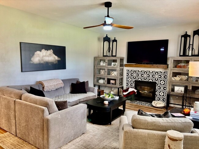 Building Photo - 3 bedroom/2.5 bathroom- Lake Cambridge- Kiln Creek