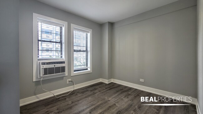 Primary Photo - 505 W Belmont Ave