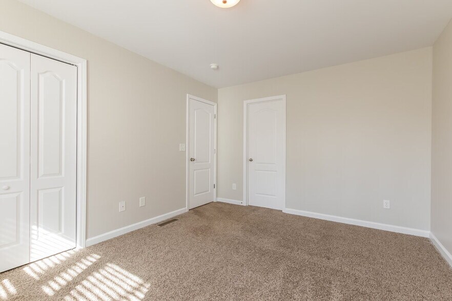 Building Photo - 94 Hood Park Dr