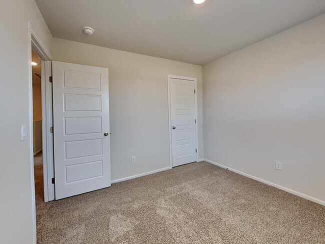 Building Photo - 529 St Charles Pl