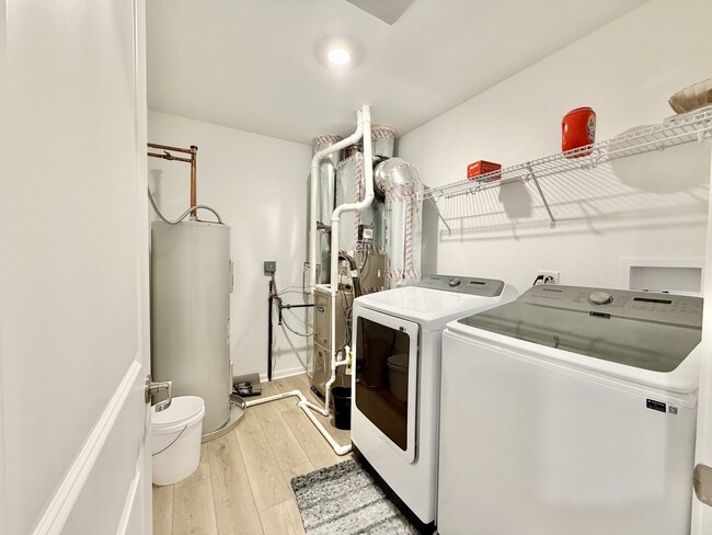 Building Photo - 331 Red Oak Cir