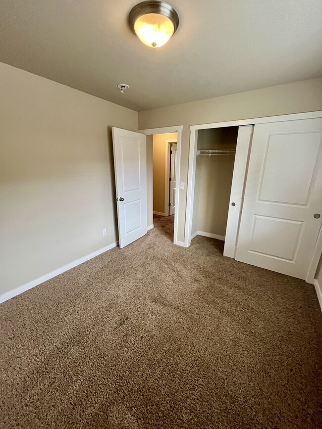 Building Photo - 1032 Cherry St