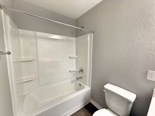 Building Photo - Immaculate Two Story Home in Legend Point ...