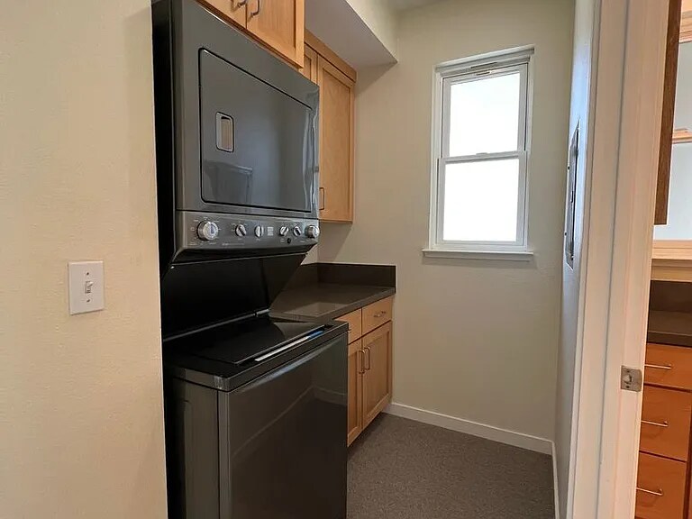 Building Photo - 251 High St