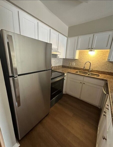 Building Photo - 1210 Hi Stirrup