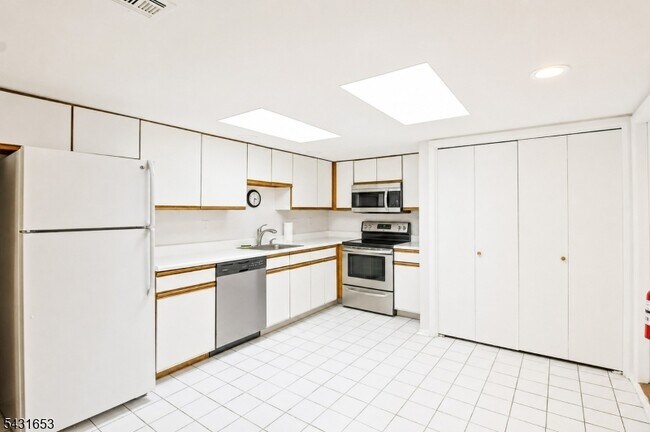 Building Photo - 332C Quinton Dr