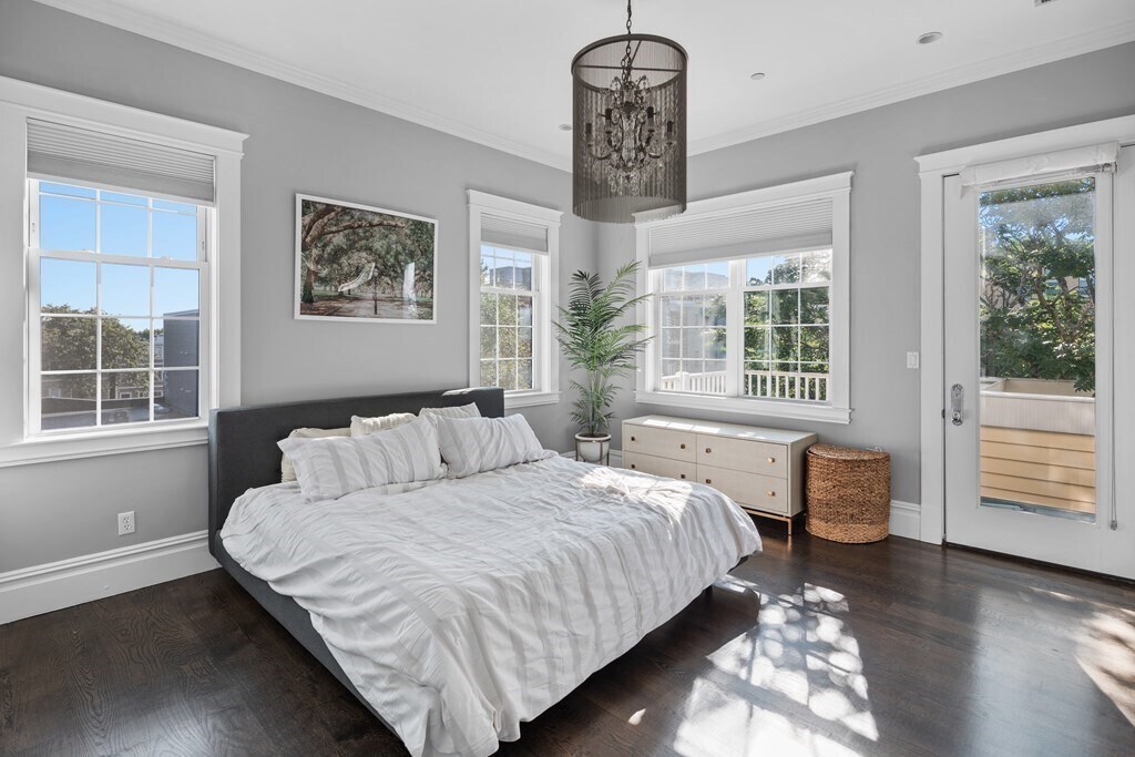 Building Photo - 322 W 4th St