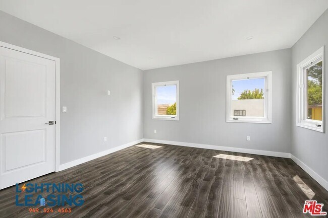 Building Photo - 1054 Meadowbrook Ave