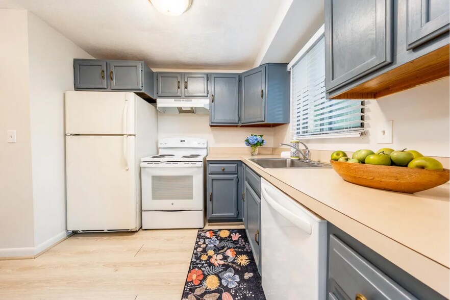 Kitchen - 329 W Main St