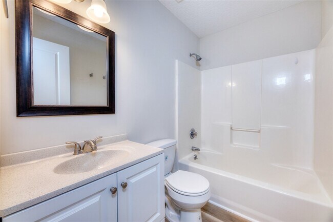 Building Photo - 203 E St