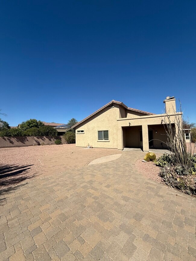 Building Photo - HOUSE FOR RENT