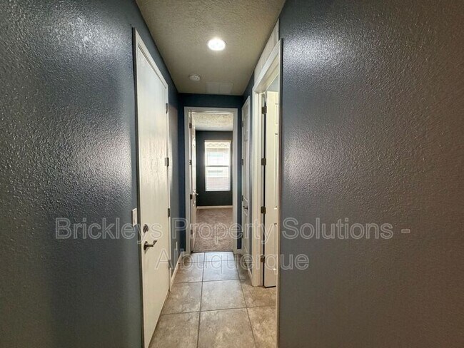 Building Photo - 2861 Walsh Loop SE
