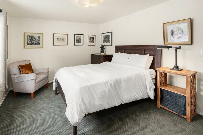 Building Photo - 401 W Galer St