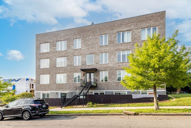 Building Photo - Totally Awesome in Trinidad! 3 bed + 2.5 B...