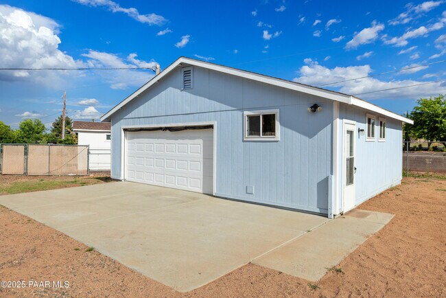 Building Photo - 3401 N Catherine Dr