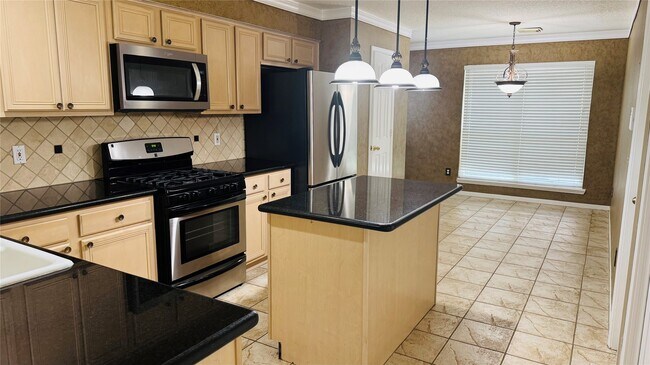 Building Photo - 5808 Forest Timbers Dr