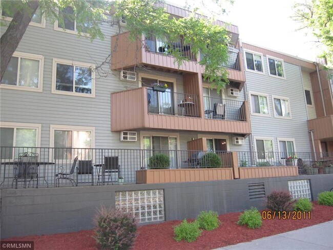 Building Photo - 3540 Hennepin Ave