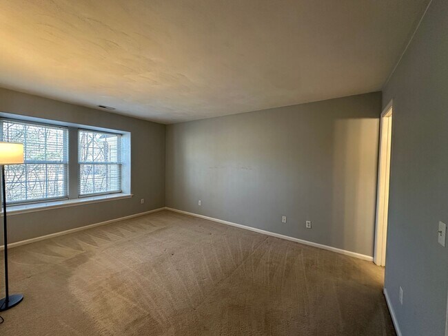 Building Photo - 123 Locust Ln