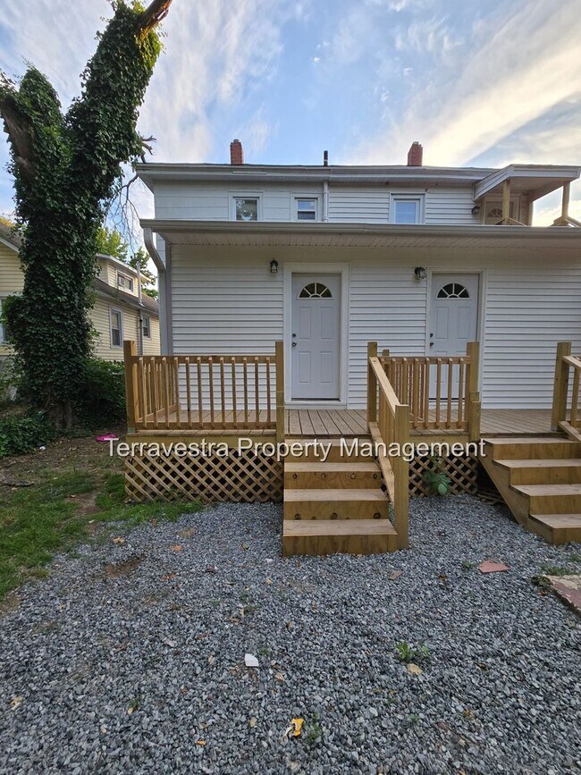 Building Photo - 321-323 South 5th Street