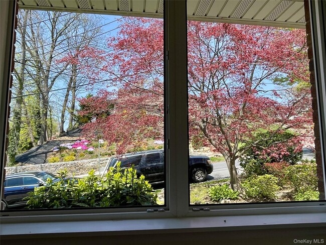 Building Photo - 39-05 Douglaston Pkwy