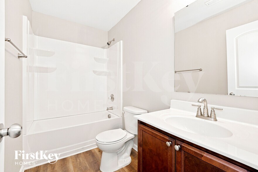 Building Photo - 2602 Meadow Knoll Dr