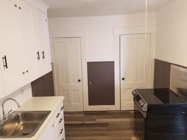 Kitchen - 197 Bridge St