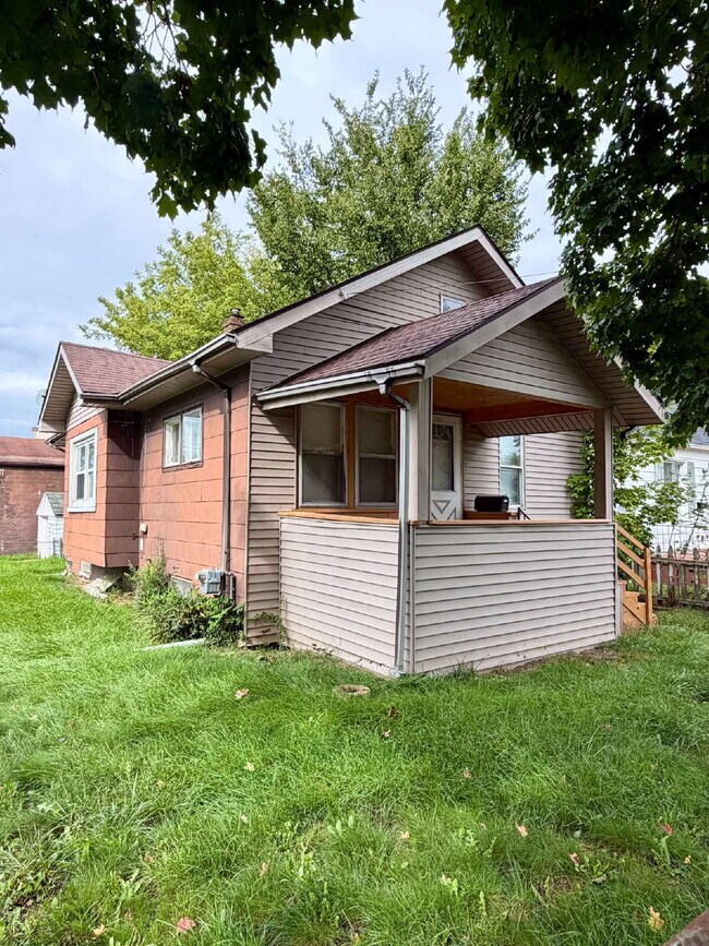 Building Photo - 2554 Swayze St