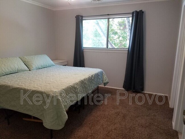 Building Photo - 1686 Hickory Ln