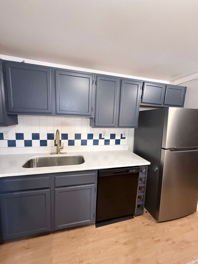 Building Photo - Three Bedroom Home in the Heart of Port Royal