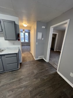 Building Photo - 6 Van Buren St