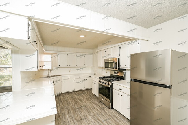 Building Photo - 3024 S Ash Ct