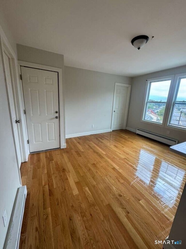 Building Photo - 161 Edgewood Ave