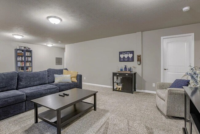 Building Photo - Hyda Hills Ranch For Rent Near Offutt AFB