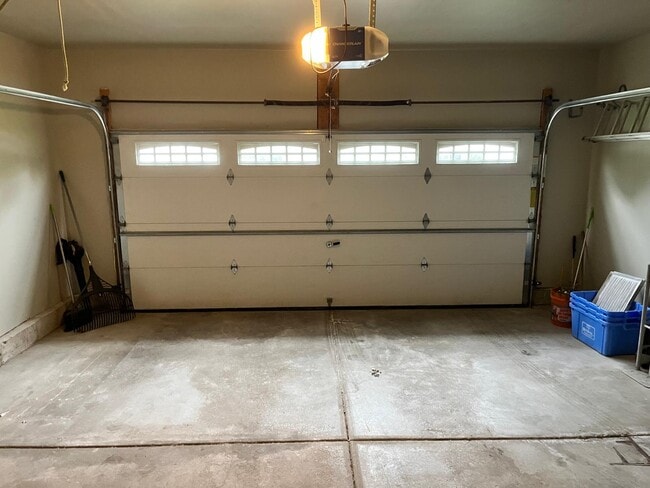 Building Photo - 468 Columbine Ln