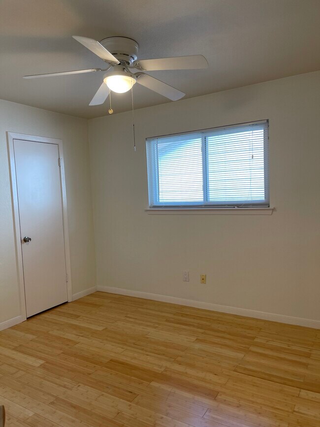 Building Photo - 3837 Cologne Ln