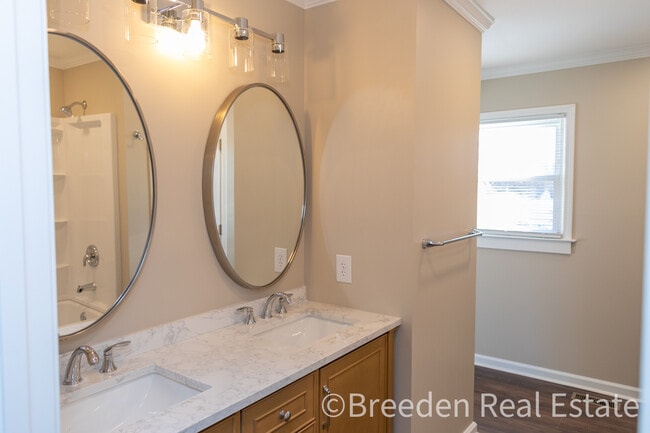 Building Photo - 212 NC-126