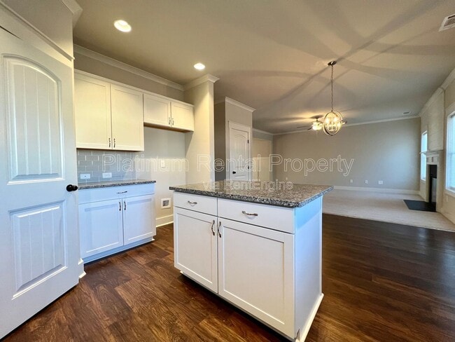 Building Photo - 244 Stonecreek Bnd