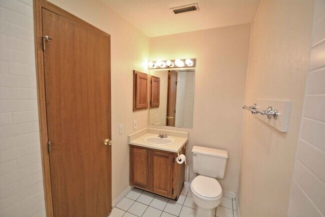 Building Photo - Condo