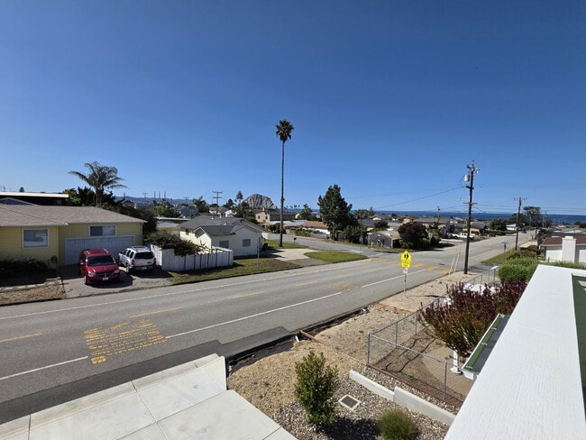Building Photo - AVAILABLE NOW - 1 Bed, 1 Bath Morro Bay Apartment with Ocean View