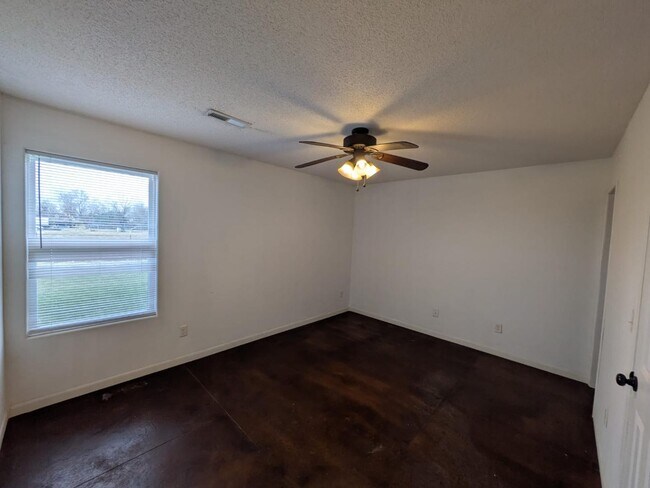 Building Photo - 1334 N Curtis Ct