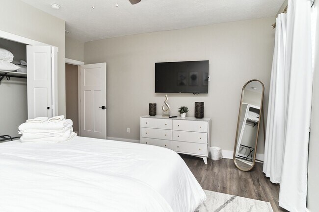 Building Photo - Fully Furnished 2BD Duplex in the Heart of...