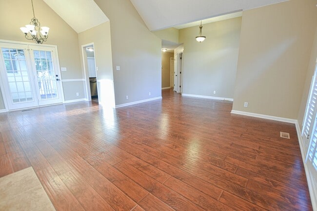 Building Photo - Pet Friendly Three Bedroom with Bonus!