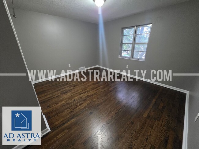 Building Photo - 208 Brookside Dr